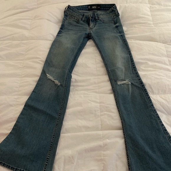 Hollister Jeans - Picture 1 of 2